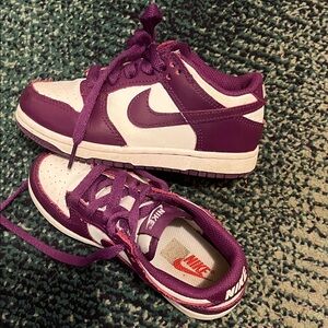 Nike Kids Sneakers in Purple and White